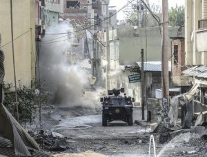 Silvan’daki çatışmada taksi şoförü öldü Silvan’daki çatışmada taksi şoförü öldü