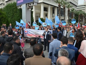 -Memur-Sen İzmir, Bayırbucak Türkmenleri için eylem düzenledi -Memur-Sen İzmir, Bayırbucak Türkmenleri için eylem düzenledi
