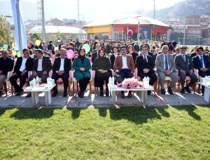 MİNİK ÖĞRENCİLER SAĞLIKLI DİŞLER ŞENLİĞİ’NDE BULUŞTU HERŞEY SAĞLIK İÇİN MİNİK ÖĞRENCİLER SAĞLIKLI DİŞLER ŞENLİĞİ’NDE BULUŞTU HERŞEY SAĞLIK İÇİN