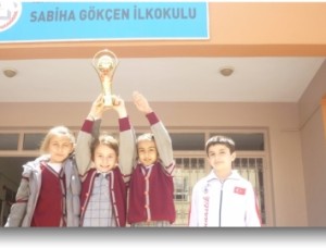 ESTONYALI EĞİTİMCİLERİN GAZİEMİR DENEYİMİ ESTONYALI EĞİTİMCİLERİN GAZİEMİR DENEYİMİ
