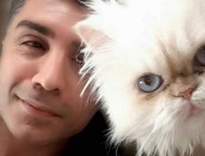 Özcan Deniz Bu Kez de Kedisini Kadına Benzetti