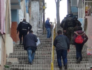İzmir’de bombalı eylem hazırlığındaki 3 PKK’lı… İzmir’de bombalı eylem hazırlığındaki 3 PKK’lı…
