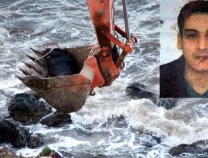 Suriyeli Umut Yolcusunun Cesedi Kıyıya Vurdu Suriyeli Umut Yolcusunun Cesedi Kıyıya Vurdu