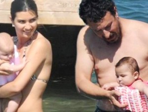 Tuba Büyüküstün ve Onur Saylak’ın İkizleri Büyüdü Tuba Büyüküstün ve Onur Saylak’ın İkizleri Büyüdü