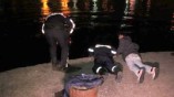 Denize Atlayan Arkadaşının Peşinden Atladı, İkisini de Polis Kurtardı.
