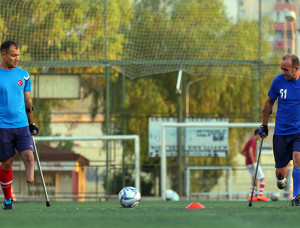 Tek bacakla futbol mu oynanır? Tek bacakla futbol mu oynanır?