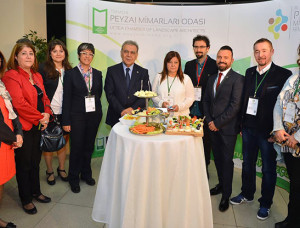 TMMOB Peyzaj Mimarları Odası tarafından İzmir Sanat’da düzenlenen “Peyzaj Mimarlığı Sempozyumu”, Türkiye’nin dört bir tarafından gelen peyzaj mimarlarını İzmir’de buluşturdu TMMOB Peyzaj Mimarları Odası tarafından İzmir Sanat’da düzenlenen “Peyzaj Mimarlığı Sempozyumu”, Türkiye’nin dört bir tarafından gelen peyzaj mimarlarını İzmir’de buluşturdu