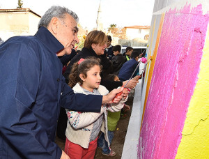 İzmir Büyükşehir Belediyesi, Agora Parkı’nı bölgede yaşayan çocuklarla birlikte yeniden tasarladı.
