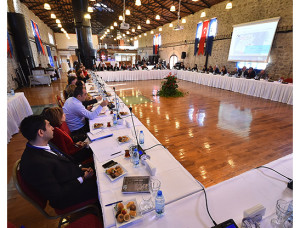Agora Ve Kadifekale’deki Konut Bölgelerine Yönelik “Operasyon Planları”nı Diyalog Toplantısında Masaya Yatırdı Agora Ve Kadifekale’deki Konut Bölgelerine Yönelik “Operasyon Planları”nı Diyalog Toplantısında Masaya Yatırdı