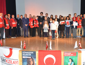 GENÇ KIZILAYCILAR FOÇA’DA ÖDÜLLENDİRİLDİ GENÇ KIZILAYCILAR FOÇA’DA ÖDÜLLENDİRİLDİ