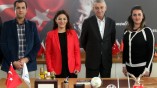 GDZ Elektrik Dağıtım Şirketi’nin kurumsal iletişim uzmanları ile yöneticileri, Gaziemir Belediye Başkanı Halil İbrahim Şenol’u ziyaret etti
