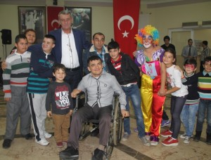 Göreve geldiği günden itibaren Gaziemir’de engellilere yönelik özel düzenlemeler başlatan Belediye Başkanı Halil İbrahim Şenol, özel proje ve çalışmalar yaptı Göreve geldiği günden itibaren Gaziemir’de engellilere yönelik özel düzenlemeler başlatan Belediye Başkanı Halil İbrahim Şenol, özel proje ve çalışmalar yaptı