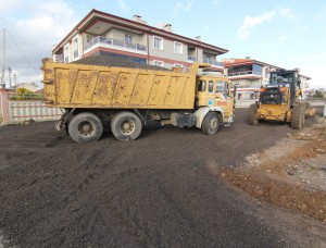 ÇAMURLU YOLLARA VEDA
