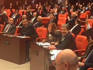 AKP MİLLETVEKİLLERİNDEN RET AKP MİLLETVEKİLLERİNDEN RET
