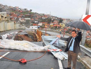 “İZMİR’İN EN PAHALI YOLU’NUN İÇİ MEĞER BOŞMUŞ” “İZMİR’İN EN PAHALI YOLU’NUN İÇİ MEĞER BOŞMUŞ”